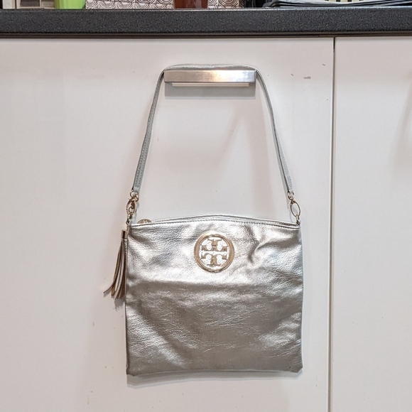 Tory Burch Soft Leather Reva Metallic Silver Clutch Shoulder Bag - Picture 16 of 16